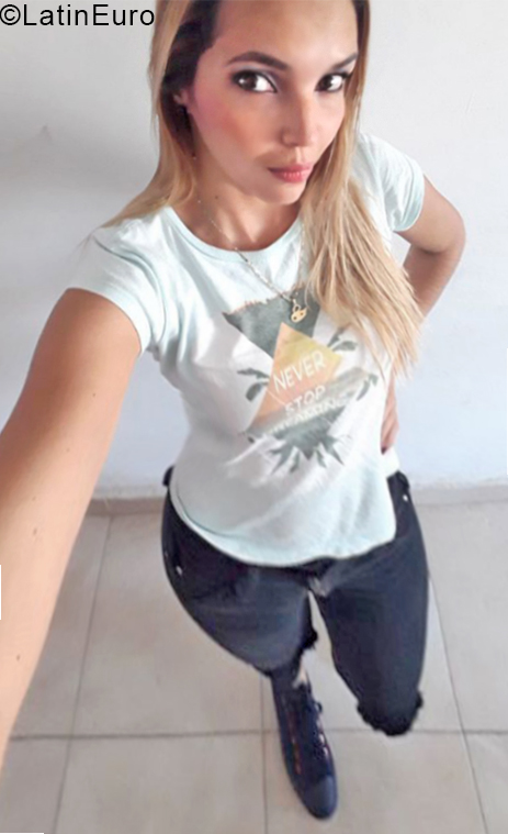 Date this foxy Colombia girl Laura from Barranquilla CO24298