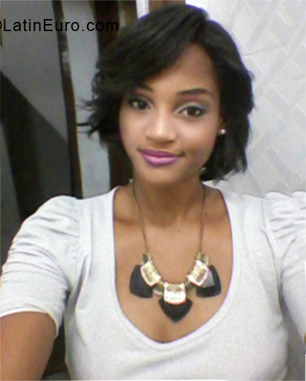 Date this voluptuous Brazil girl Nathalia from Feira de Santana BR10654