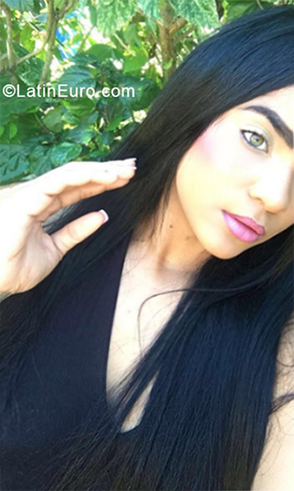 Date this pretty Dominican Republic girl Naomy from Santo Domingo DO33104