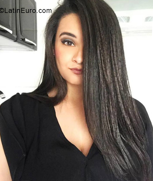 Date this athletic Brazil girl Barbara from Rio De Janeiro BR11079
