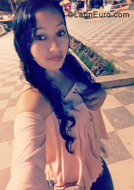 Date this foxy Peru girl Yessenia from Lima PE1298