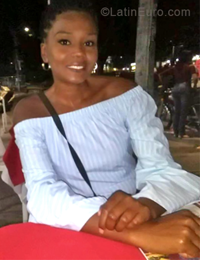 Date this stunning Colombia girl Tatis from Cali CO24317