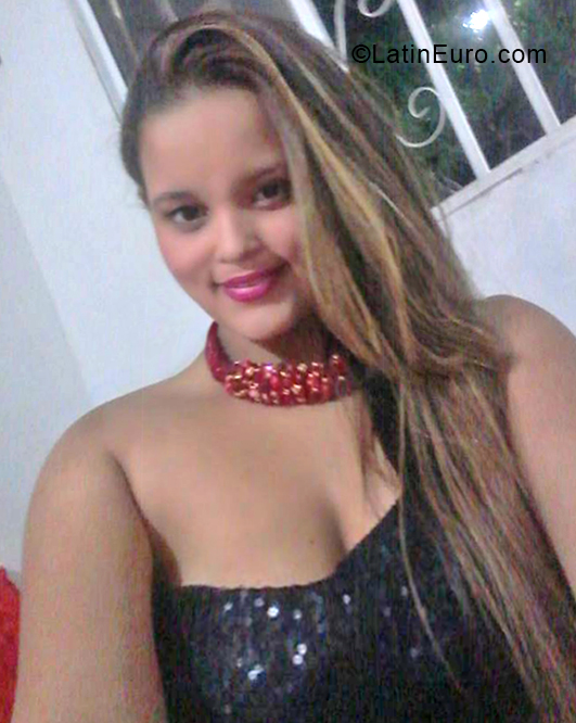Date this exotic Colombia girl Carolina from Barranquilla CO24320