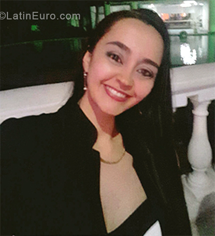 Date this funny Colombia girl Zuleika from Cali CO24335