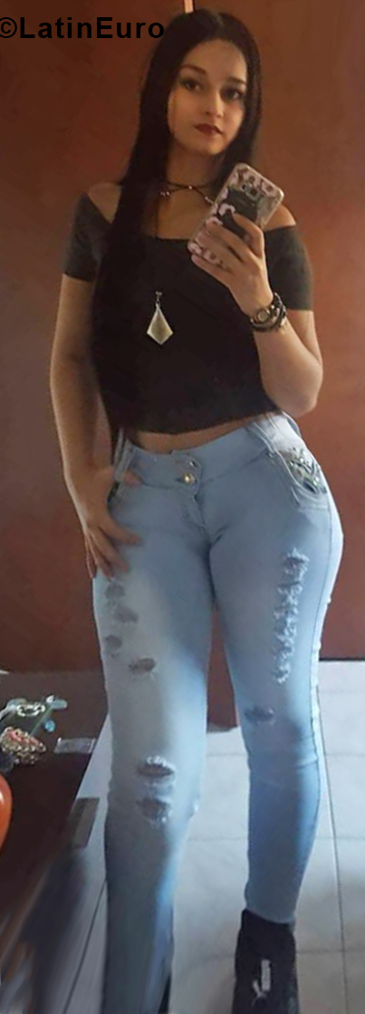 Date this fun Colombia girl Laura from Medellin CO24351