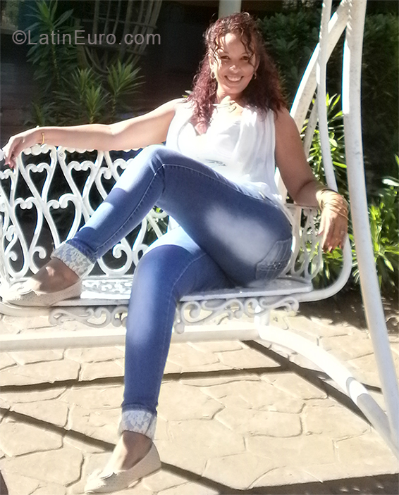 Date this delightful Cuba girl Yailin from Havana CU380