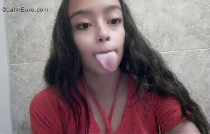 Date this gorgeous Venezuela girl Daniela from Barinas VE1889