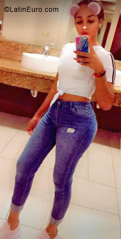 Date this fun Dominican Republic girl Esthefany from La romana DO33195