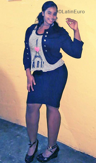 Date this sultry Dominican Republic girl Yarine from Santo Domingo DO33196