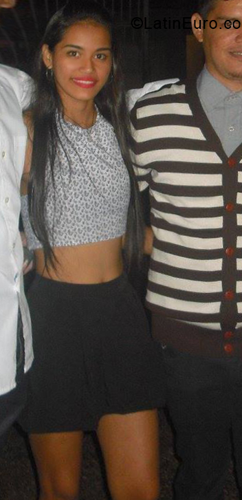 Date this stunning Venezuela girl Humdyis from Maturin VE1904