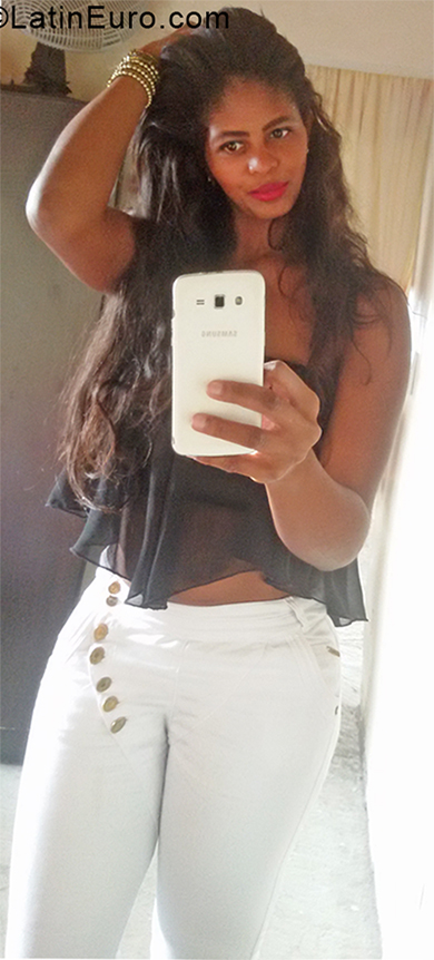 Date this foxy Colombia girl Liz from Medellin CO24407