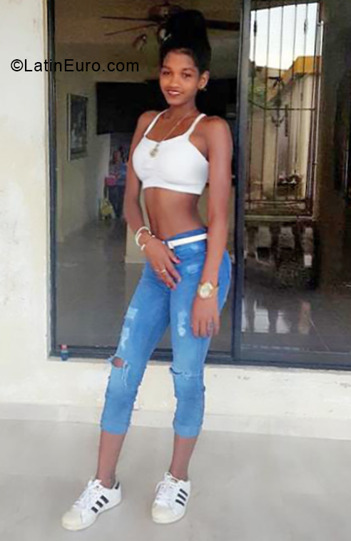 Date this young Dominican Republic girl Erika from Santiago DO33242