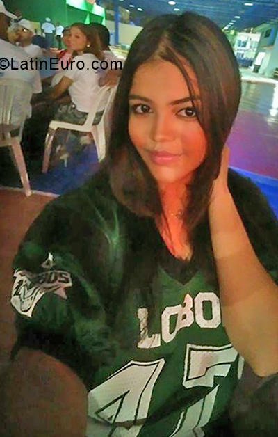 Date this fun Dominican Republic girl Noemi from Santo Domingo DO33243