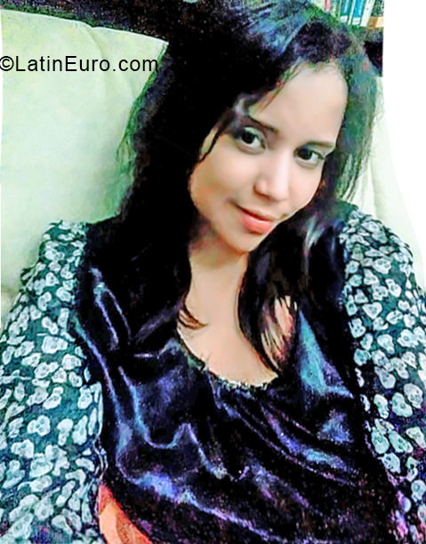 Date this happy Dominican Republic girl Astris from Santo Domingo DO33271
