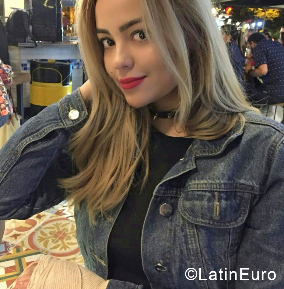 Date this lovely Colombia girl Mariana from Medellin CO24445