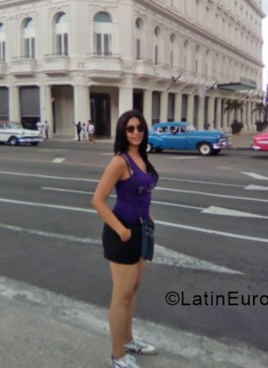 Date this fun Cuba girl Beatriz from Holguin CU405