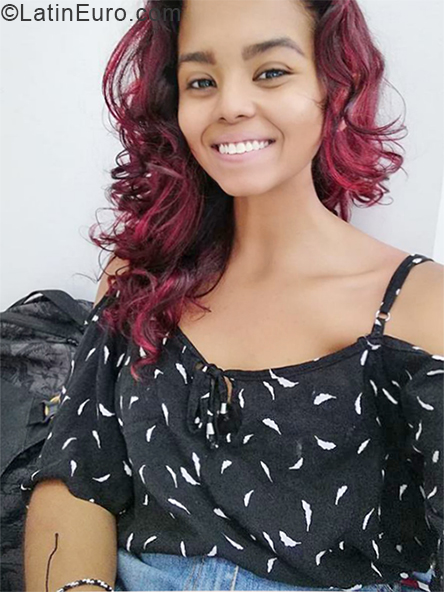 Date this gorgeous Colombia girl Sofa from Bucaramanga CO24462