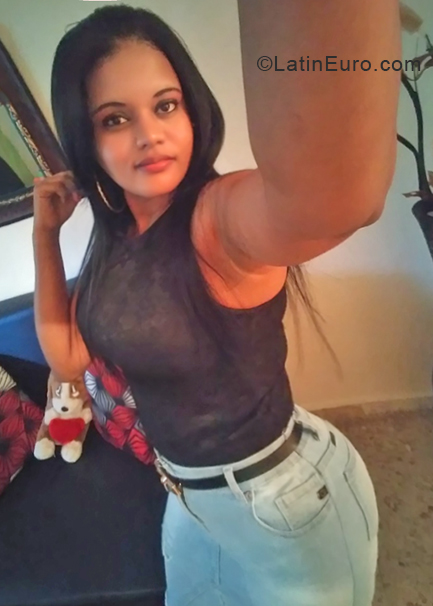 Date this delightful Dominican Republic girl Yokasta from Santo Dominho DO33304