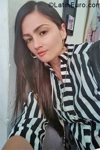 Date this lovely Colombia girl Marcela from Bogota CO24494
