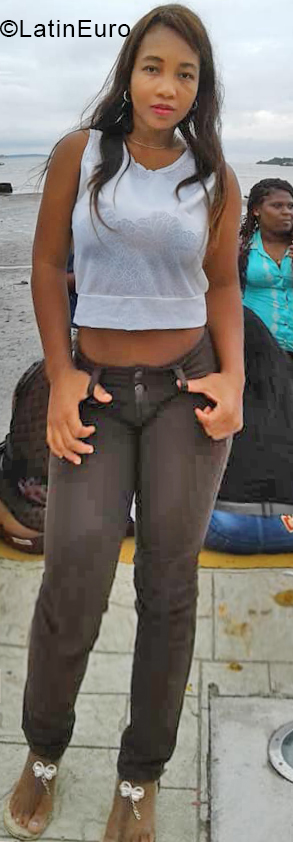 Date this pretty Colombia girl Sara from Cali CO24498