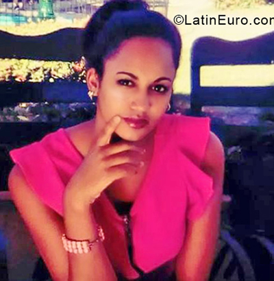 Date this young Cuba girl Rosa from Cienfuegos CU413