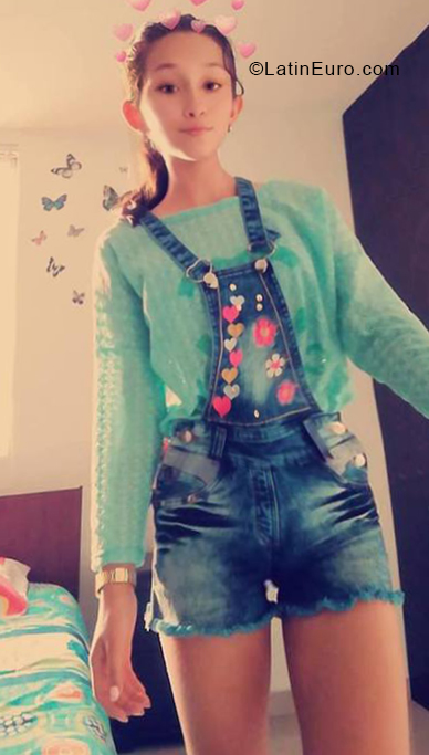 Date this foxy Colombia girl Luisa from Medellin CO24517