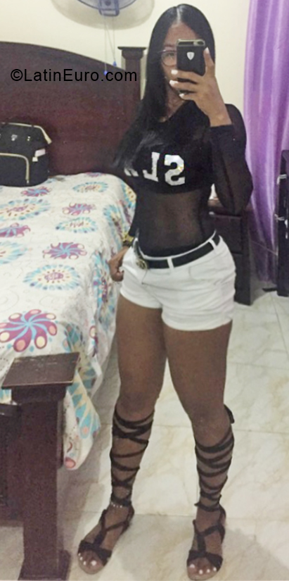 Date this athletic Dominican Republic girl Yanadys from Santiago DO33359