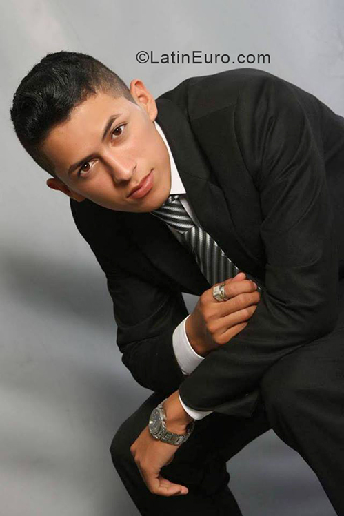 Date this foxy Dominican Republic man Derby from Santo Domingo DO33361