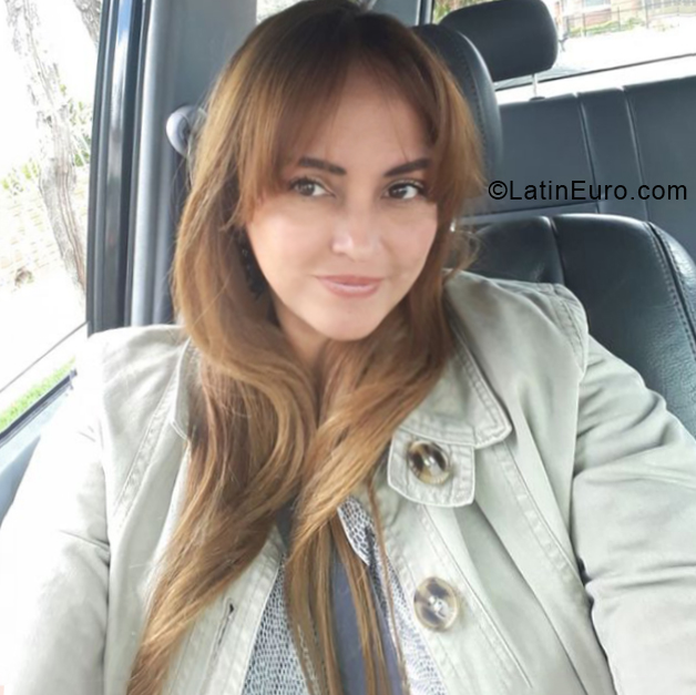Date this athletic Colombia girl Diosa from Bogota CO24530