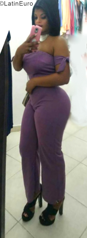 Date this hard body Dominican Republic girl Oscaterin from Santiago DO33370
