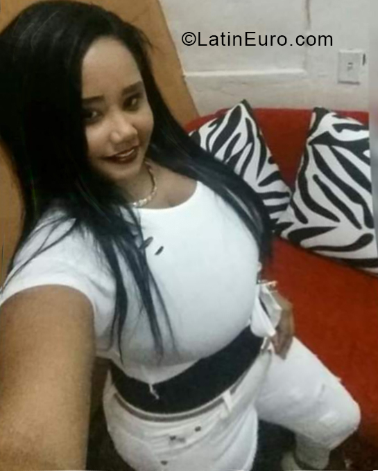 Date this hot Dominican Republic girl Mariela from Santo Domingo DO33388