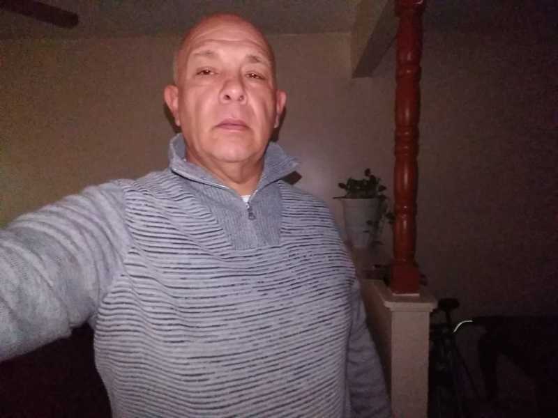 Date this foxy United States man Micheallat from Los Angeles US19610
