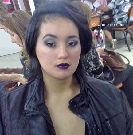 Date this foxy Peru girl Mara from Lima PE1313