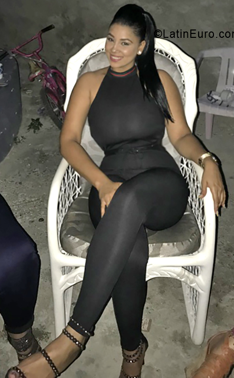 Date this sensual Dominican Republic girl Michelle from La Vega DO33431