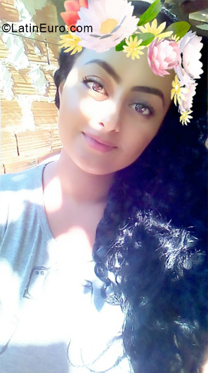 Date this cute Brazil girl Ivis from Janaúba BR10716