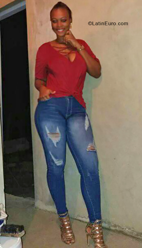 Date this beautiful Dominican Republic girl Michaela from Santiago DO33446