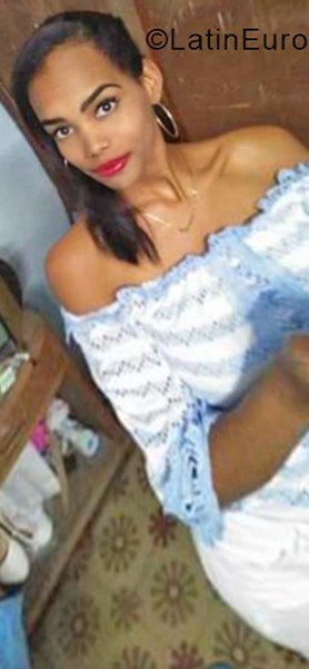 Date this good-looking Cuba girl Adianez from Cienfuegos CU423