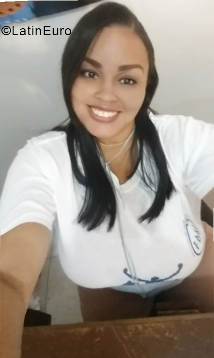 Date this voluptuous Dominican Republic girl Mery from Santiago DO33492