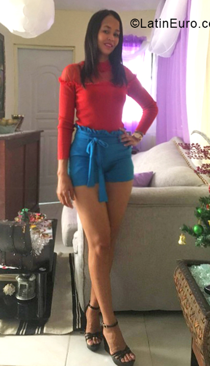 Date this sensual Dominican Republic girl Victoria from Santo Domingo DO35340