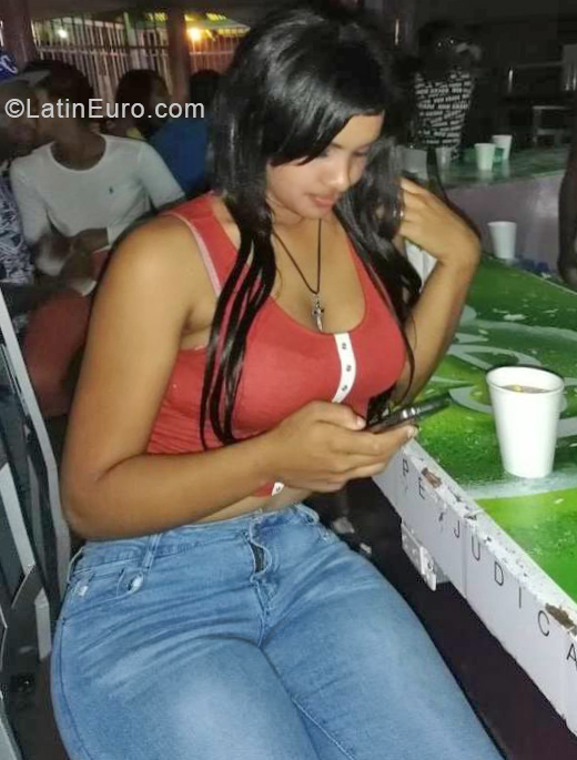 Date this attractive Dominican Republic girl Yesenia from Santiago DO33495
