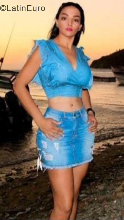 Date this stunning Colombia girl Paola from Santa Marta CO24607
