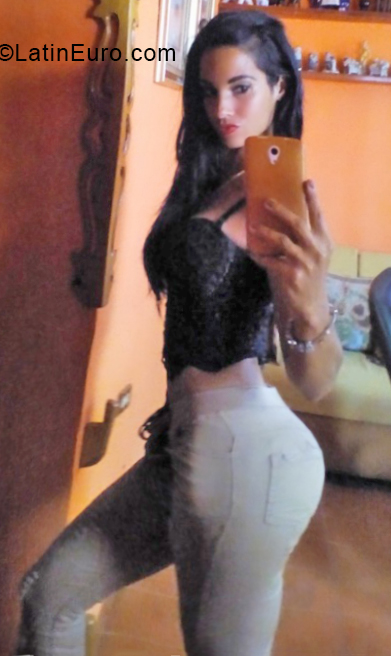 Date this young Cuba girl Adianne from Havana CU434