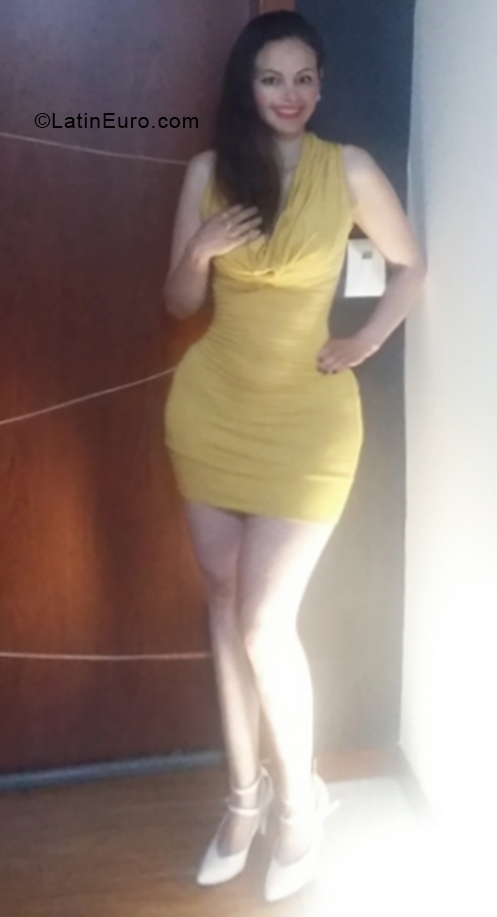 Date this stunning Colombia girl Delfina from Cartagena CO24616