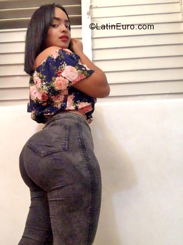 Date this lovely Dominican Republic girl Lesly Trujillo from Santo Domingo DO33539