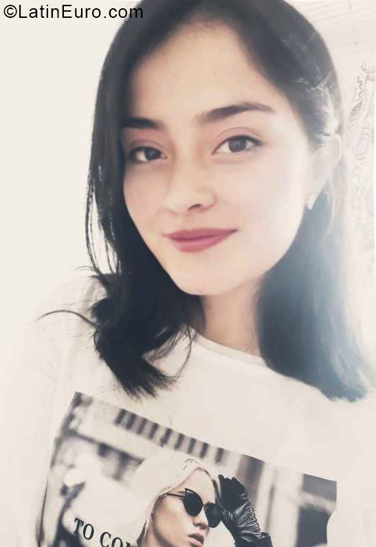 Date this funny Colombia girl Sam from Bogota CO25059