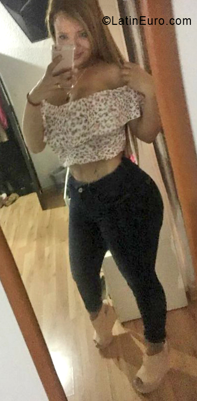 Date this sensual Venezuela girl Mary from Maracaibo VE2023