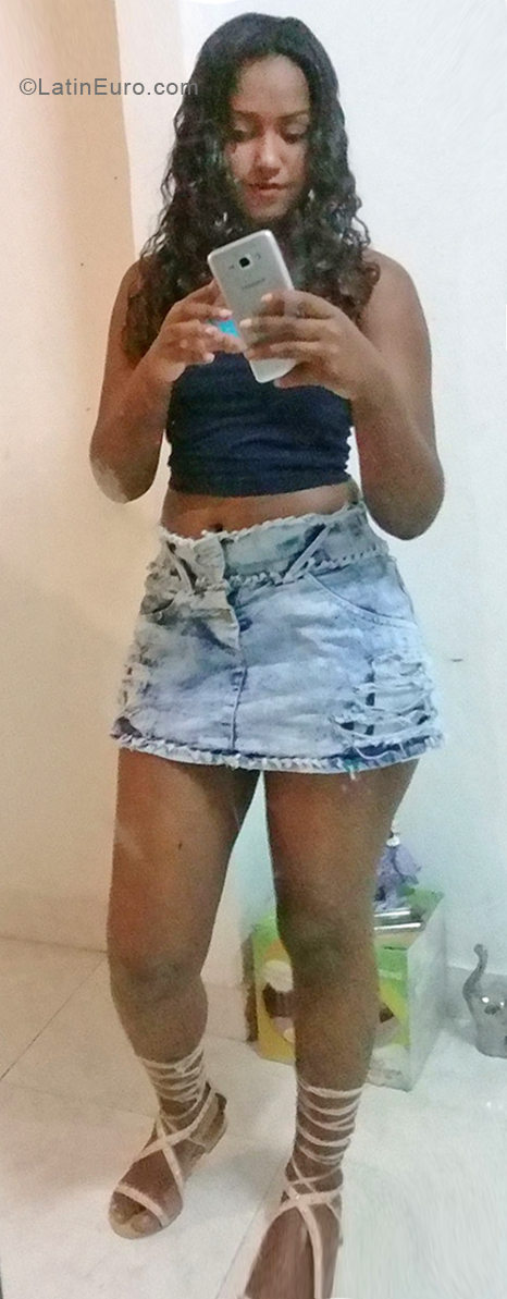 Date this charming Colombia girl Jessica from Cali CO31222