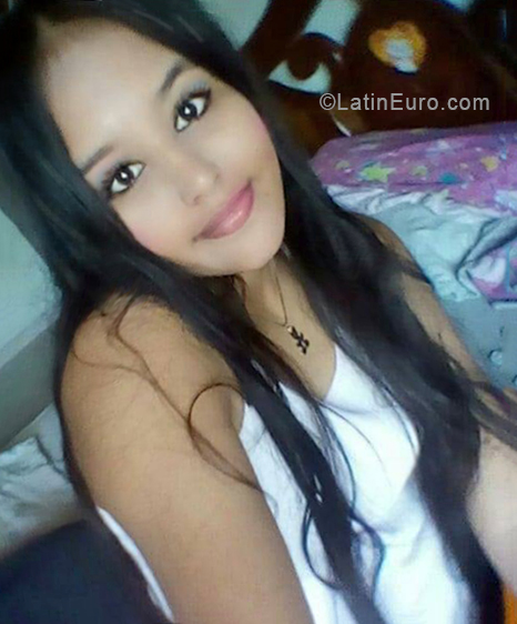 Date this cute Venezuela girl Aria from caracas VE2035