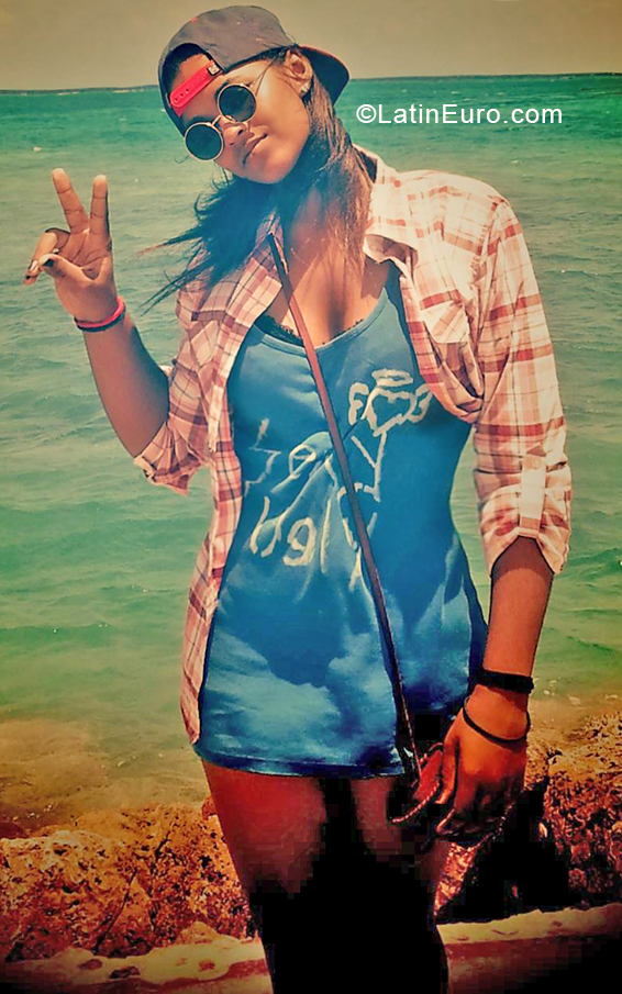 Date this tall Cuba girl Jessica from Santiago de cuba CU444