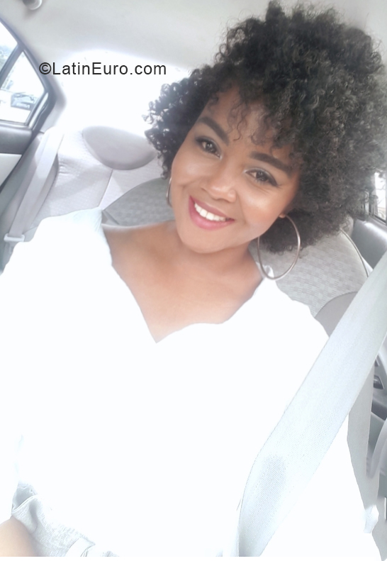 Date this young Colombia girl Mar from Cali CO27348